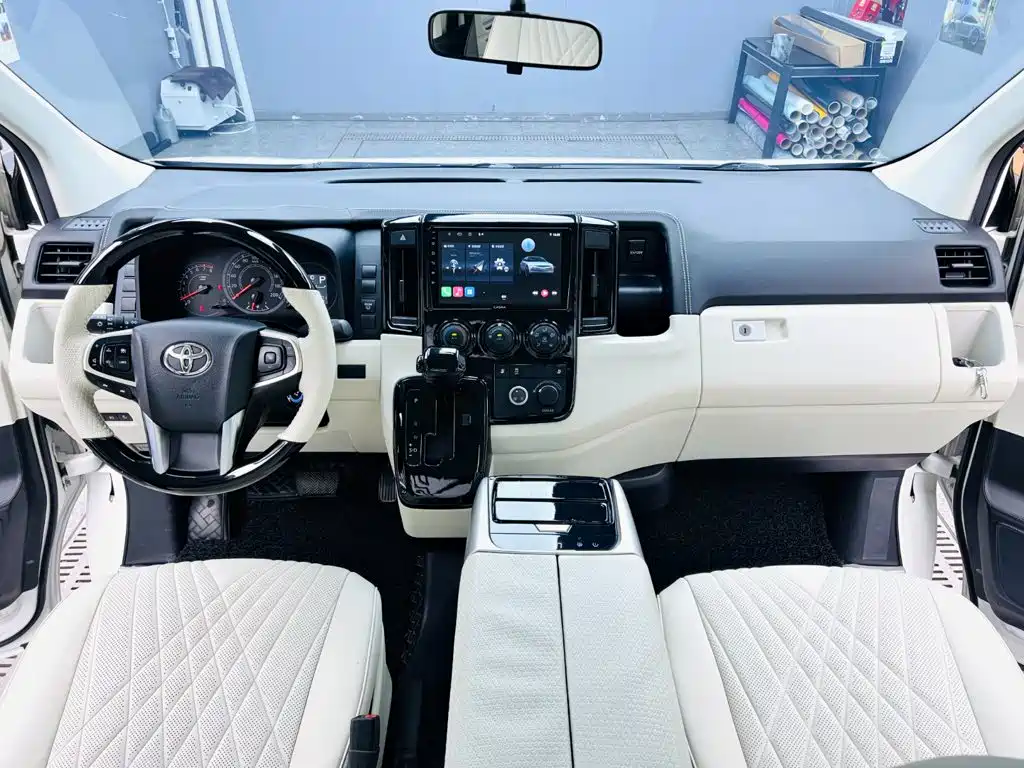 Toyota Hiace — миниатюра 8