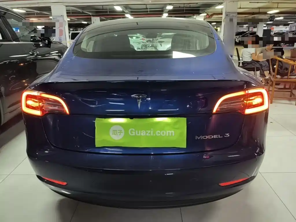 Tesla Model 3 — миниатюра 6