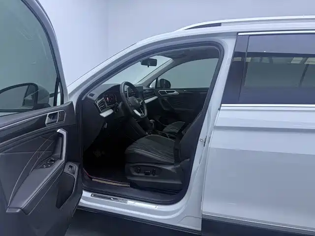 Volkswagen Tiguan L — миниатюра 14