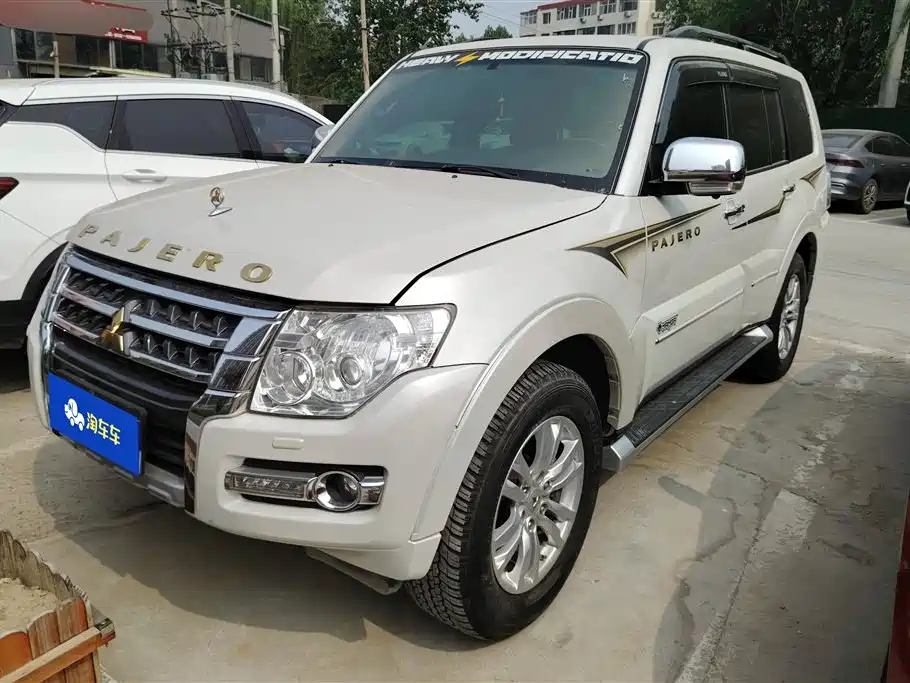 Mitsubishi Pajero (Import) 2019