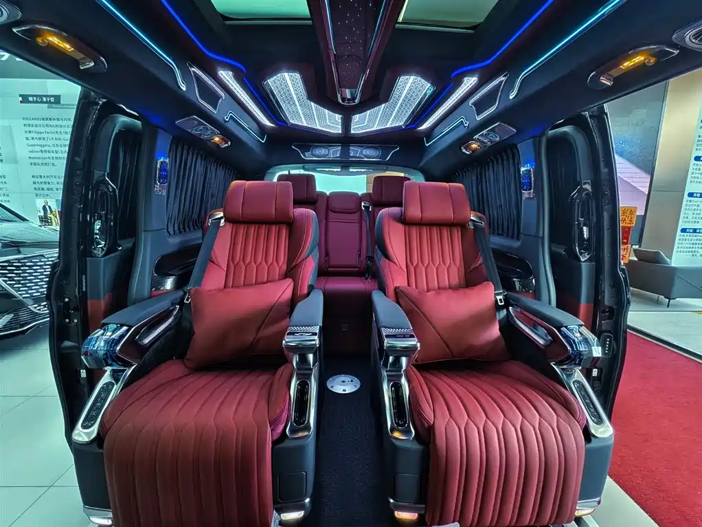 Mercedes-Benz Vito 2024 2.0T 7 мест
