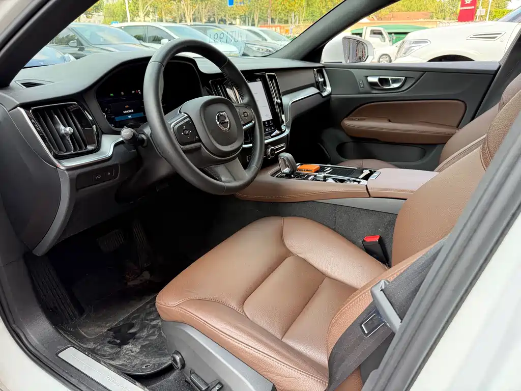 Volvo S60 PHEV — миниатюра 7