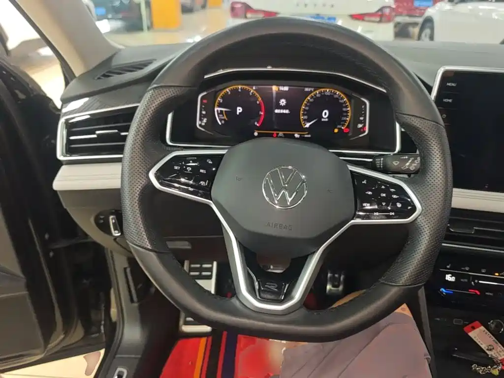 Volkswagen Tiguan L — миниатюра 11