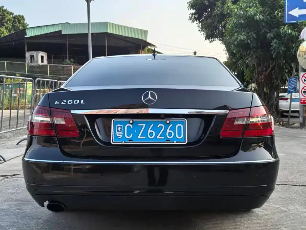 Mercedes-Benz E-Class — миниатюра 4