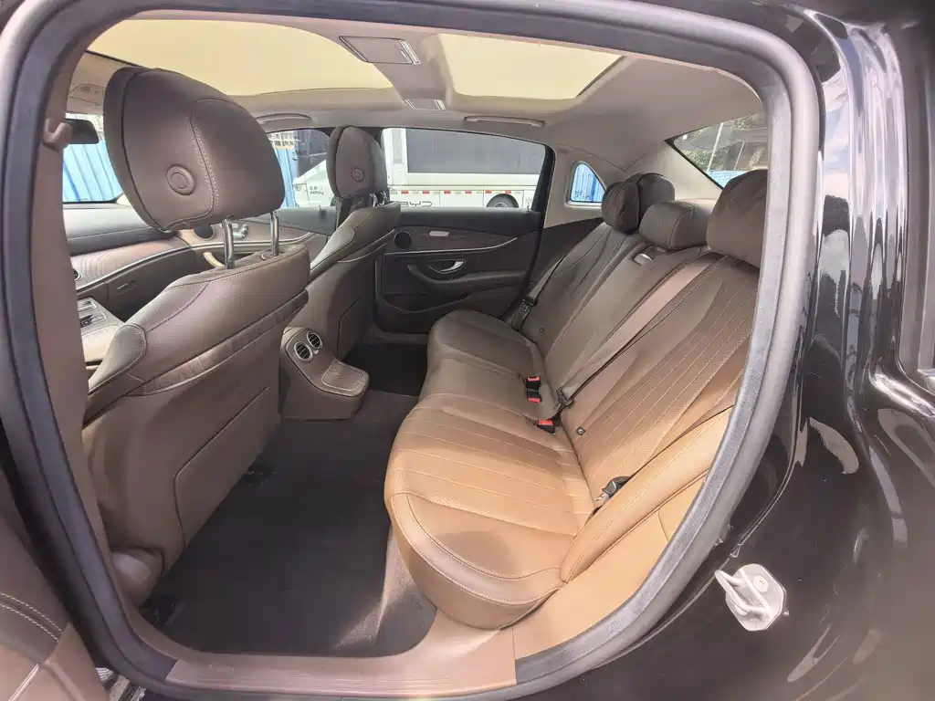 Mercedes-Benz E-Class — миниатюра 9