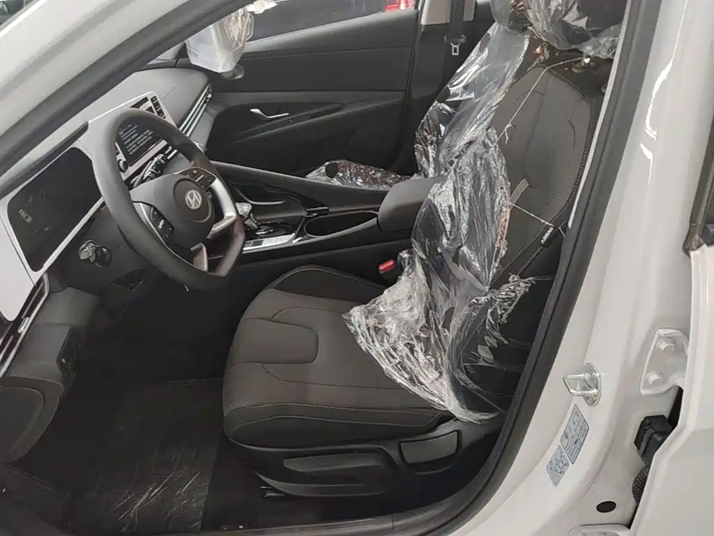 Hyundai Elantra — миниатюра 15
