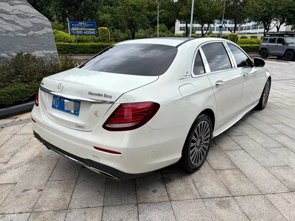 Mercedes-Benz E-Class — миниатюра 9