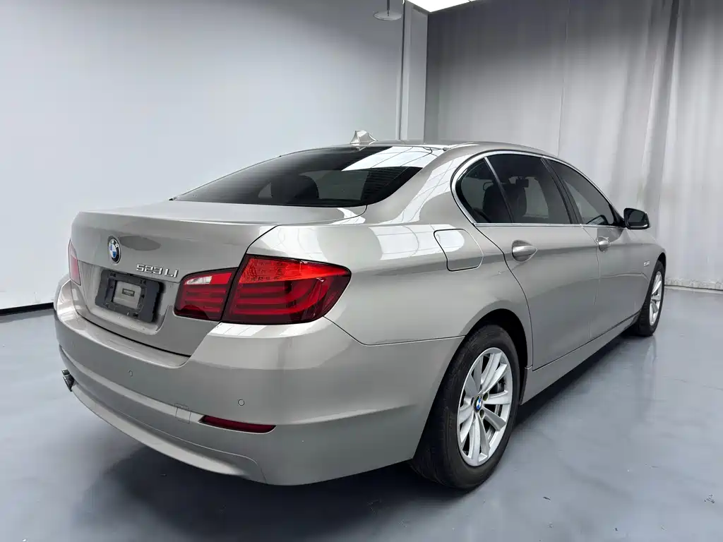 BMW 5 Series — миниатюра 8