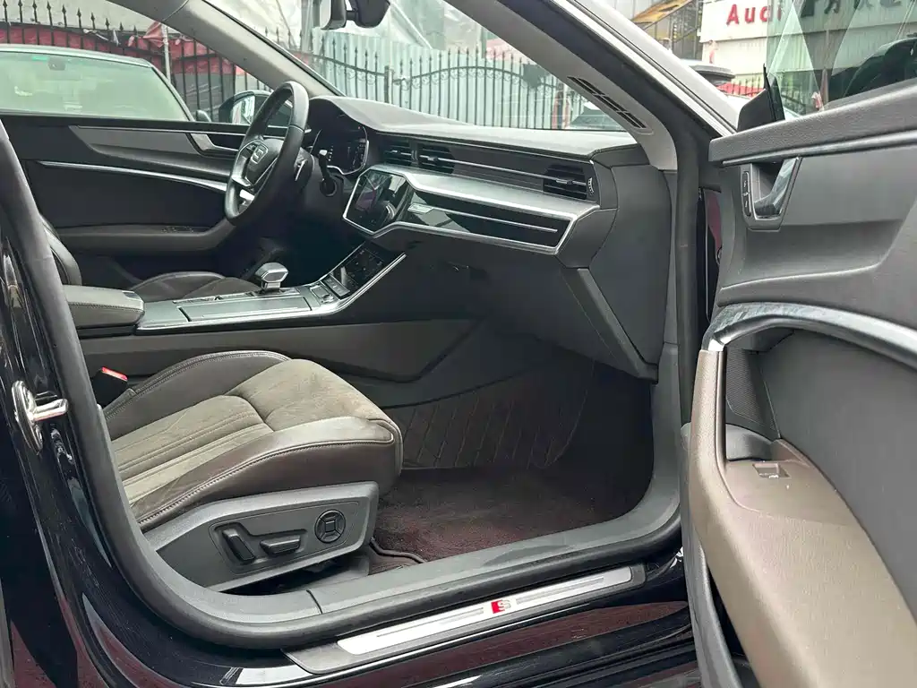 Audi A7L — миниатюра 12