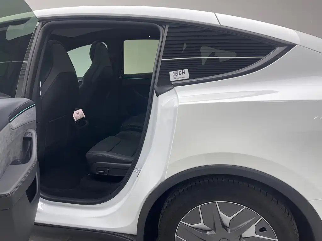 Tesla Model Y L — миниатюра 17