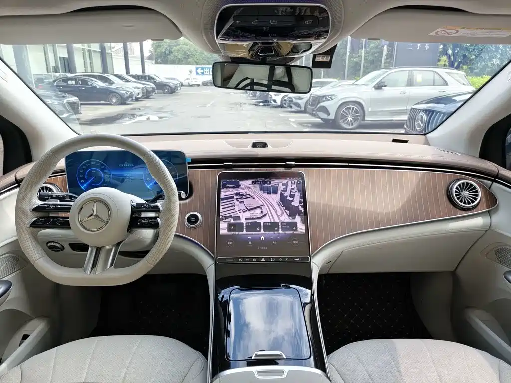 Mercedes-Benz EQE SUV — миниатюра 8