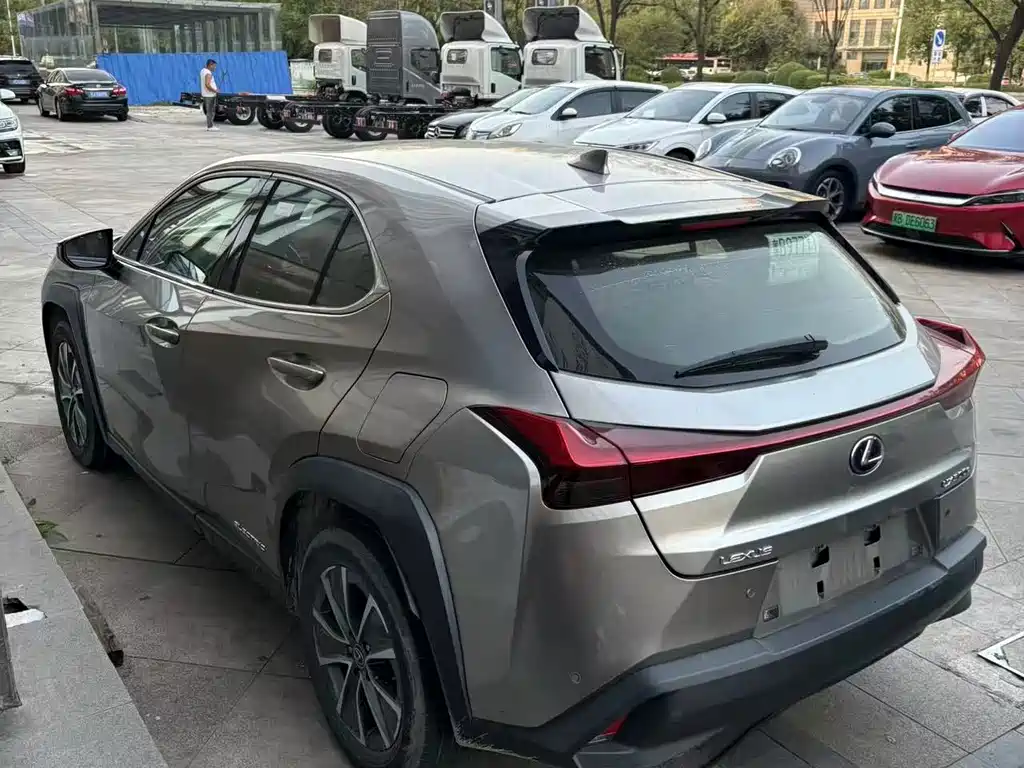 Lexus UX New Energy — миниатюра 6