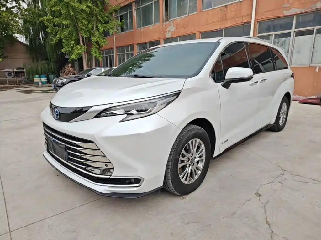 Toyota Sienna — миниатюра 2