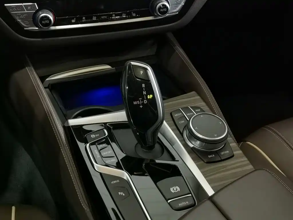 BMW 5 Series New Energy — миниатюра 13