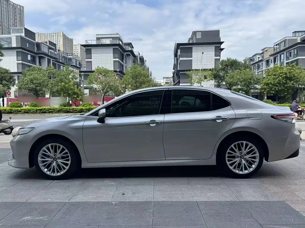Toyota Camry — миниатюра 8