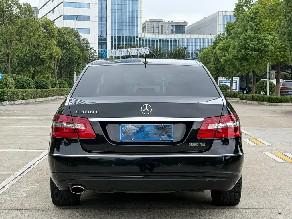 Mercedes-Benz E-Class — миниатюра 6