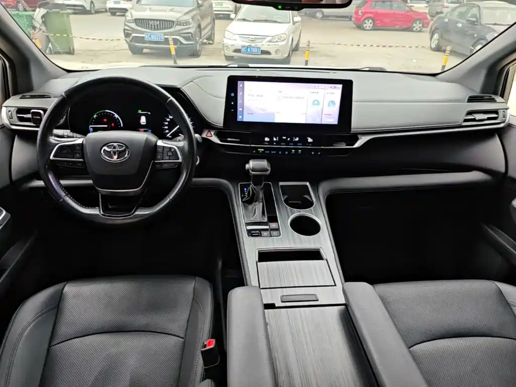 Toyota Sienna — миниатюра 10