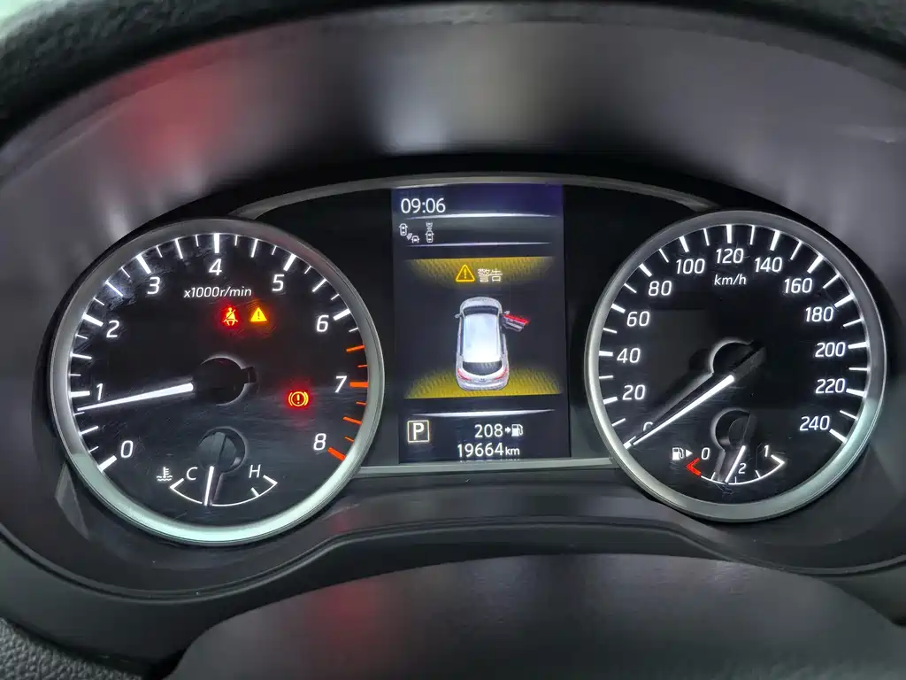 Nissan Tiida — миниатюра 12