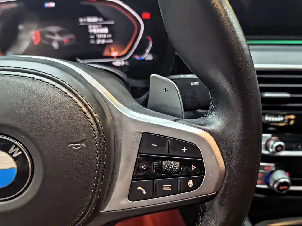 BMW 5 Series — миниатюра 11