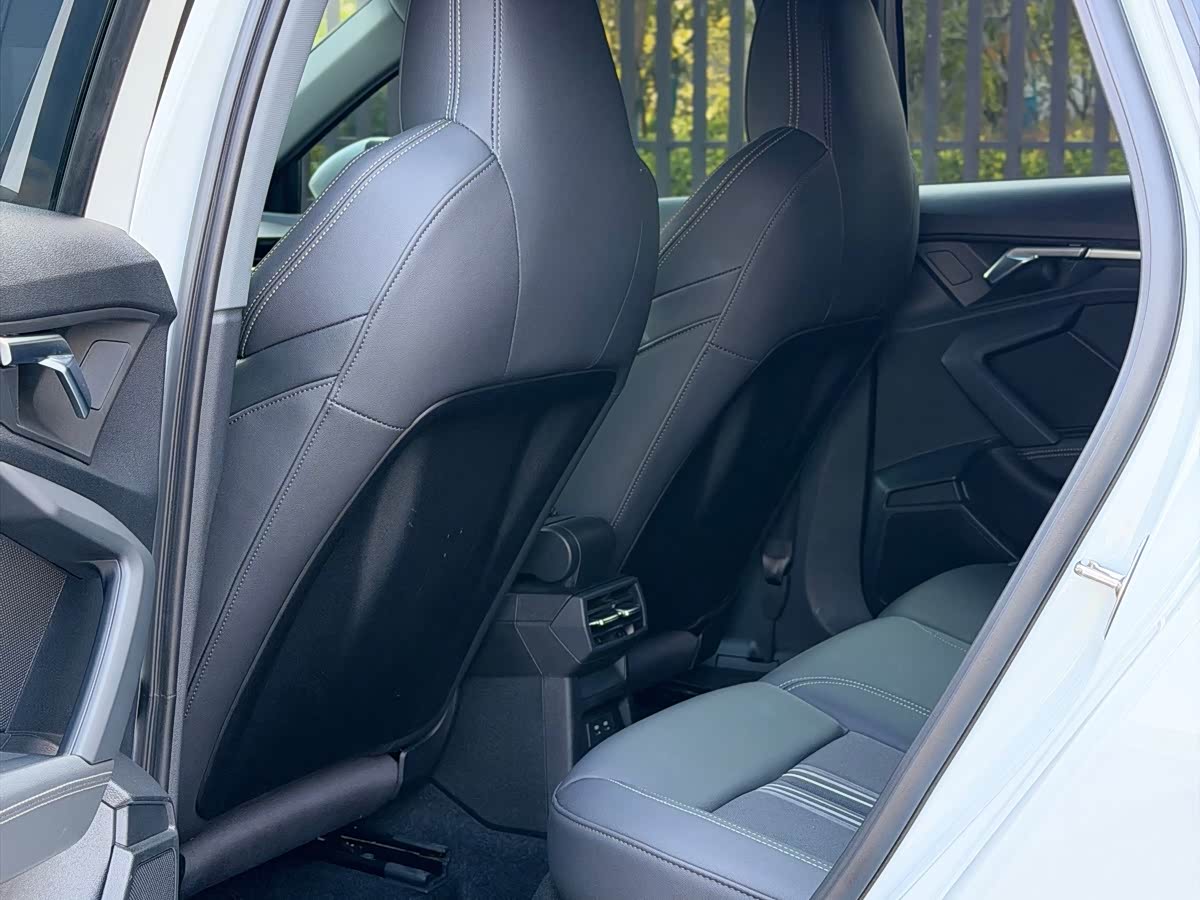 Audi A3 1.4 л 2023 г. Белый, пробег 31000 км