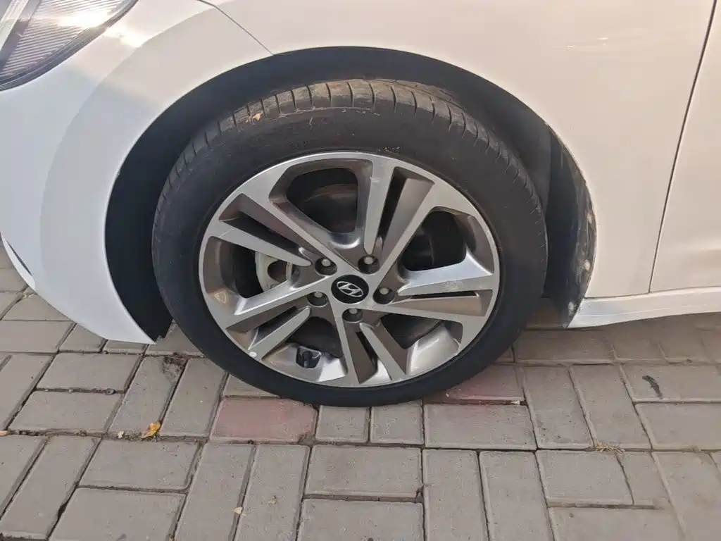 Hyundai Elantra — миниатюра 23