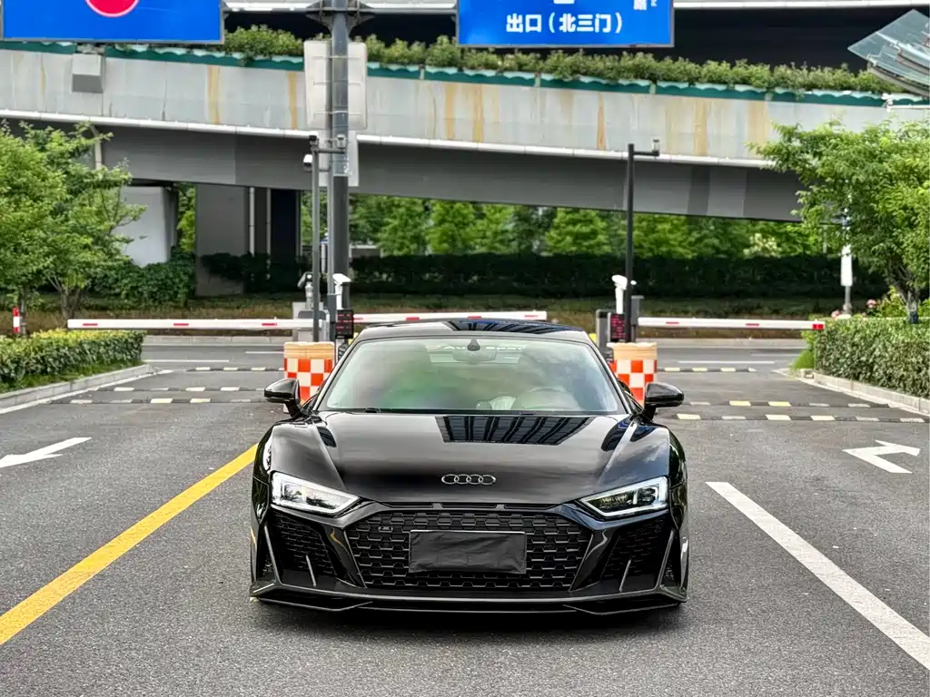 Audi R8