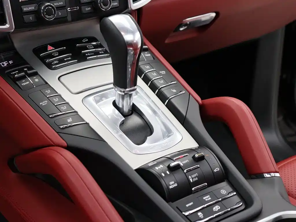 Porsche Cayenne — миниатюра 12