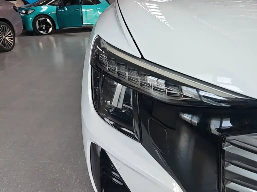 Audi Q5 e-tron — миниатюра 11