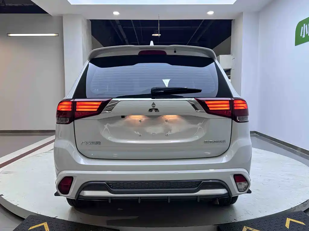 Mitsubishi Outlander — миниатюра 5