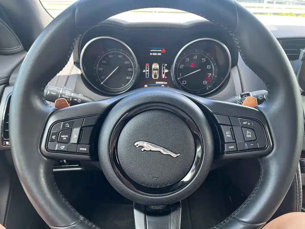 Jaguar F-TYPE — миниатюра 10