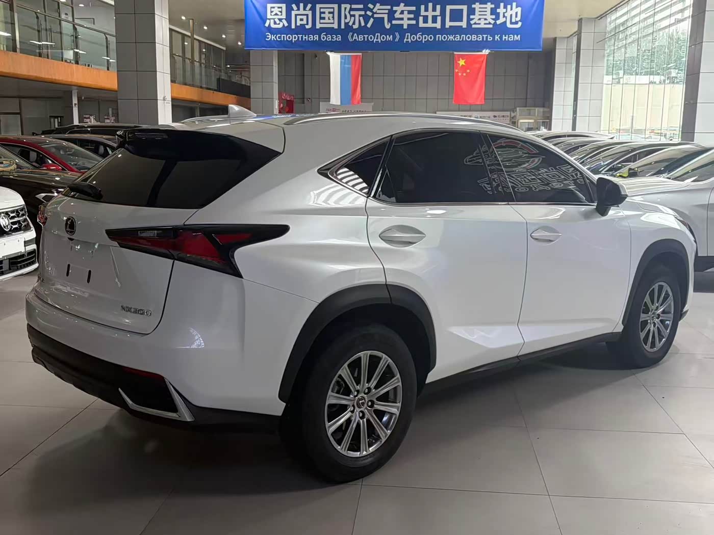 Lexus NX 2.0 л 2021 г. Белый, пробег 48000 км