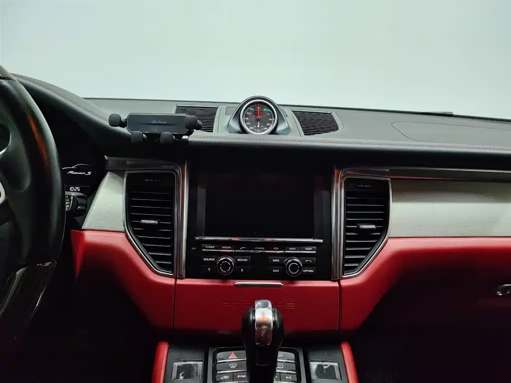 Porsche Macan — миниатюра 14