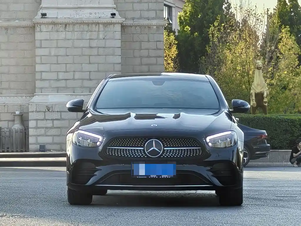 Mercedes-Benz E-Class — миниатюра 2