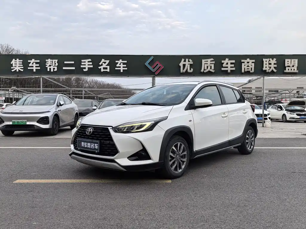 Toyota Yaris L 2021