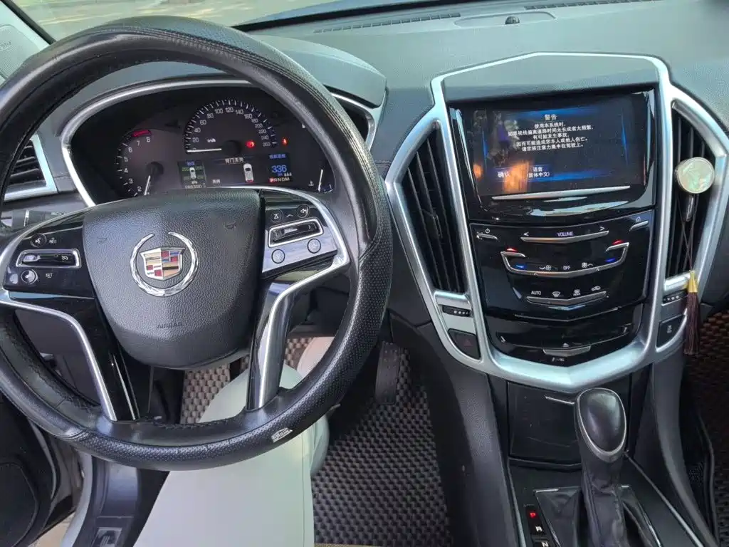 Cadillac SRX — миниатюра 6