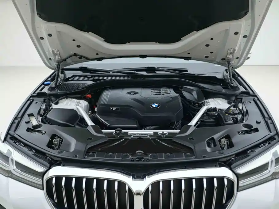 BMW 5 Series — миниатюра 7