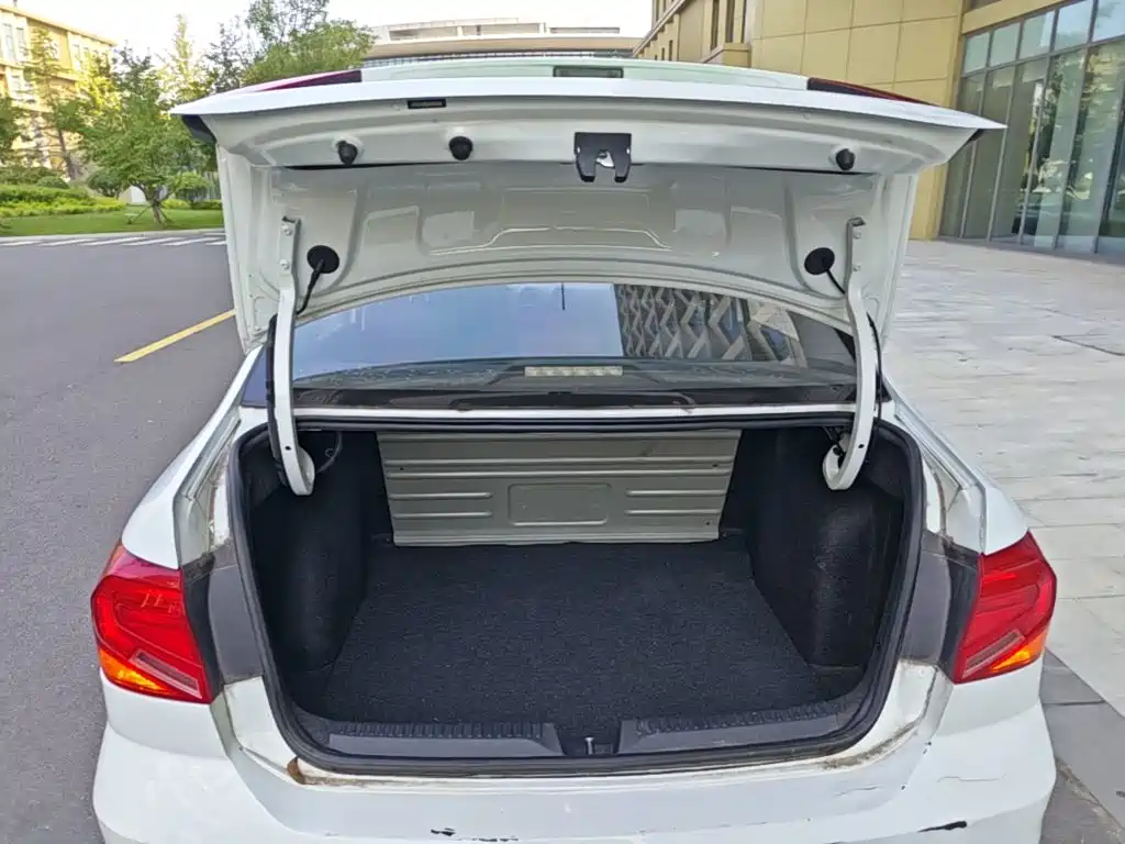Volkswagen Jetta — миниатюра 19