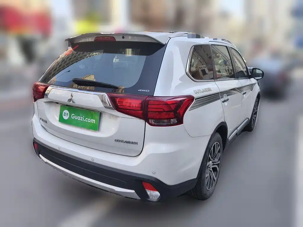 Mitsubishi Outlander — миниатюра 6