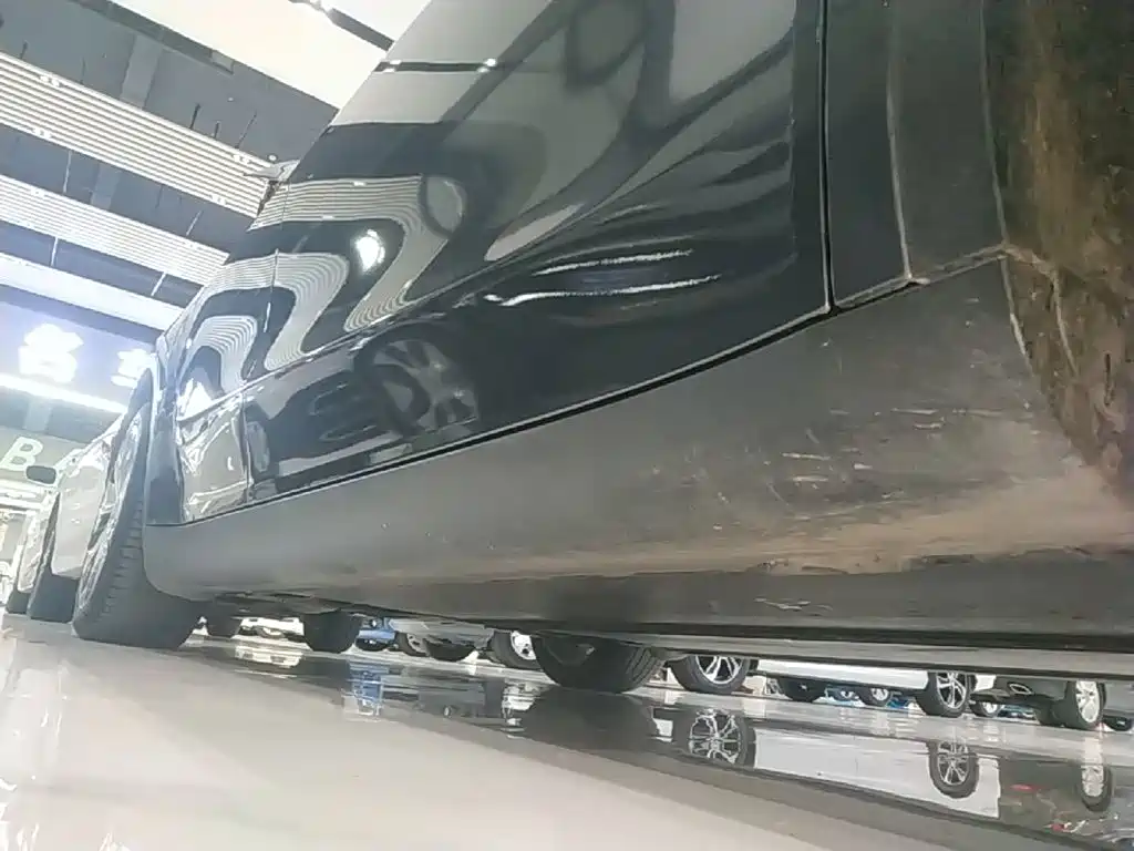 Tesla Model Y — миниатюра 21
