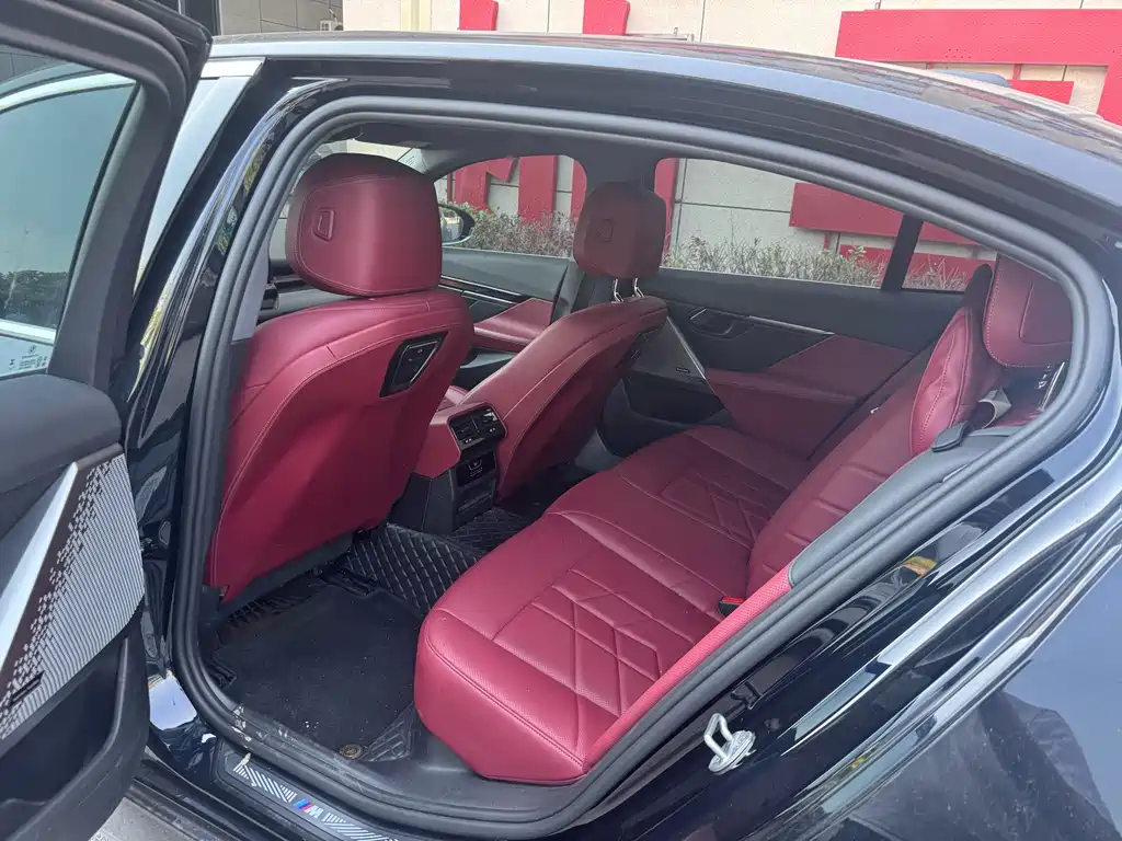 BMW 5 Series — миниатюра 5