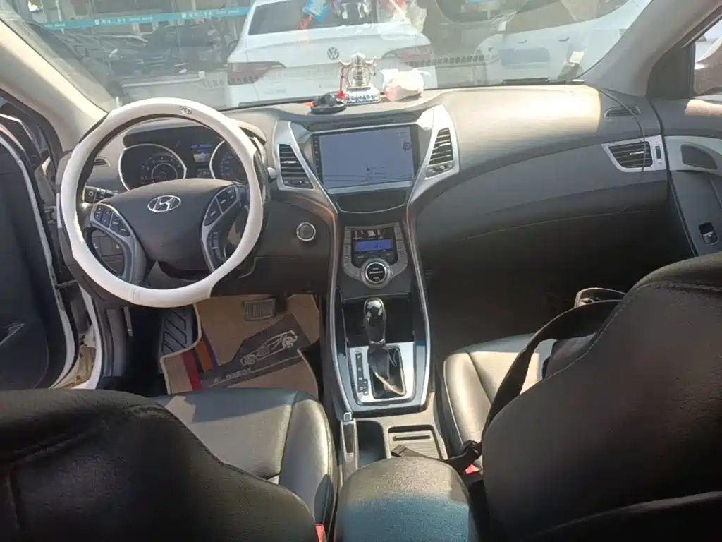 Hyundai Elantra Langdong — миниатюра 10