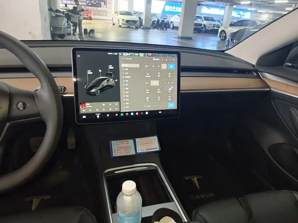 Tesla Model 3 — миниатюра 13