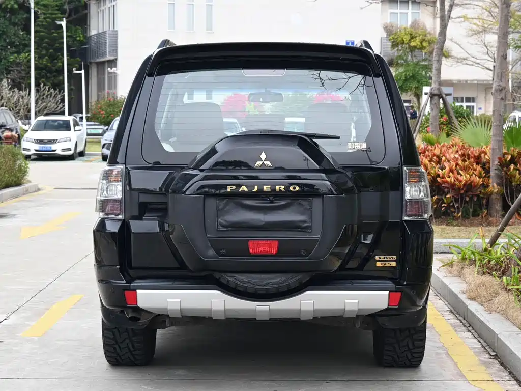 Mitsubishi Pajero (Import) — миниатюра 4