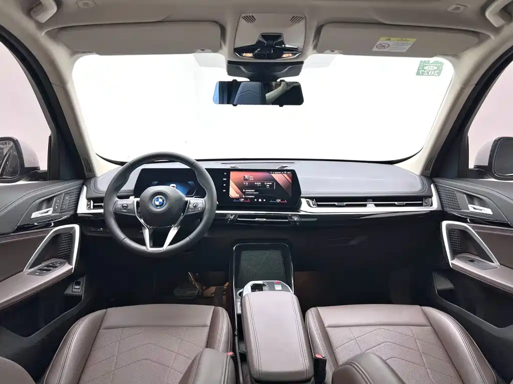 BMW iX1 — миниатюра 15