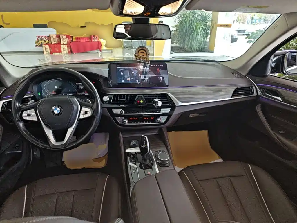 BMW 5 Series — миниатюра 10