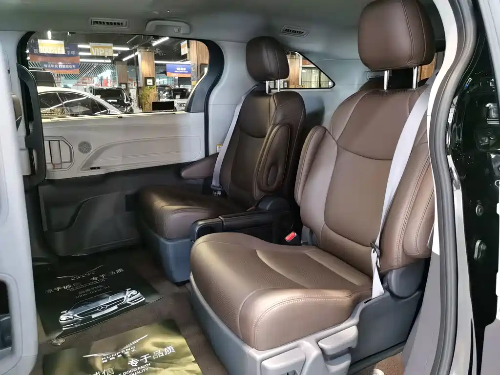 Toyota Sienna — миниатюра 14
