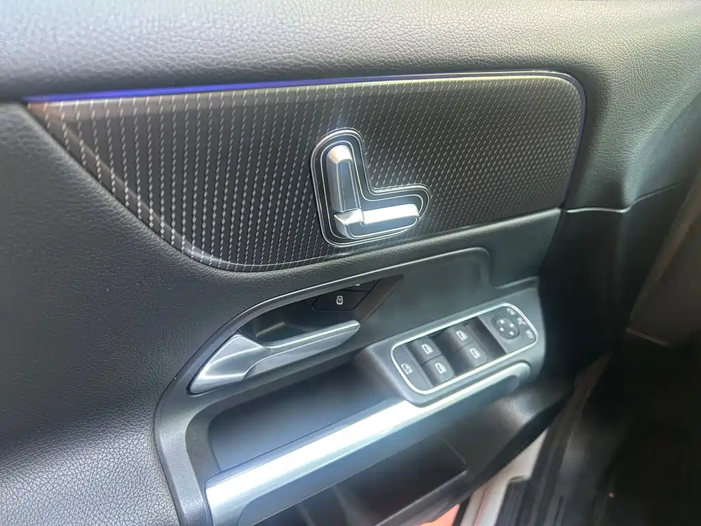 Mercedes-Benz GLB — миниатюра 15