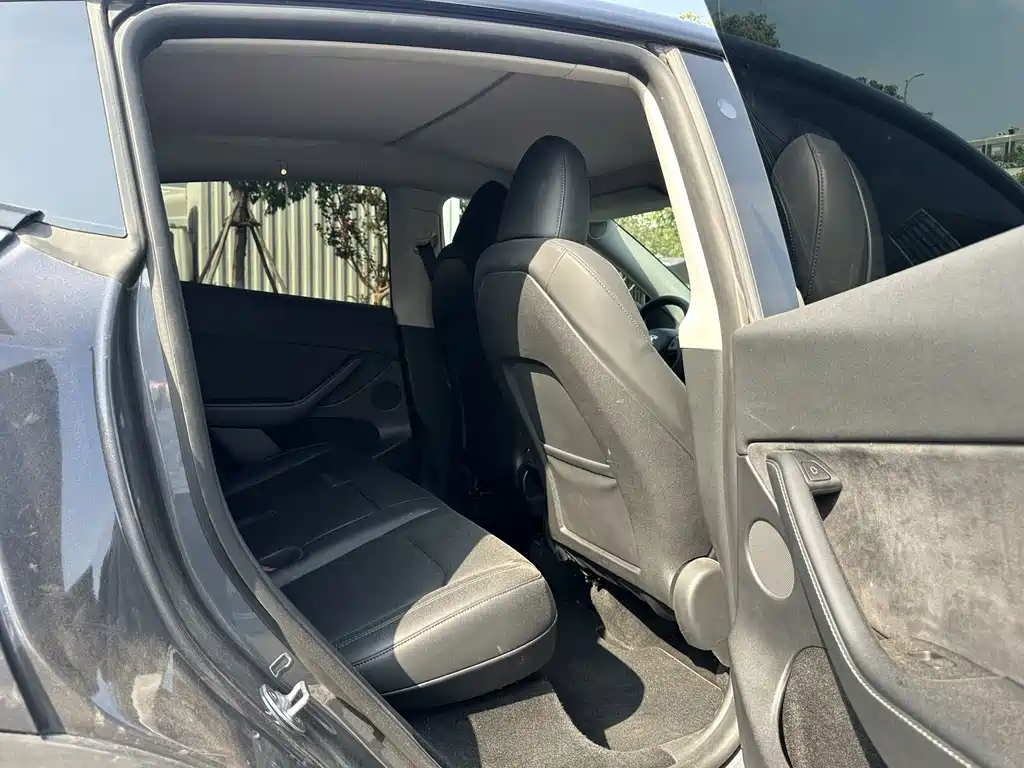 Tesla Model Y — миниатюра 14
