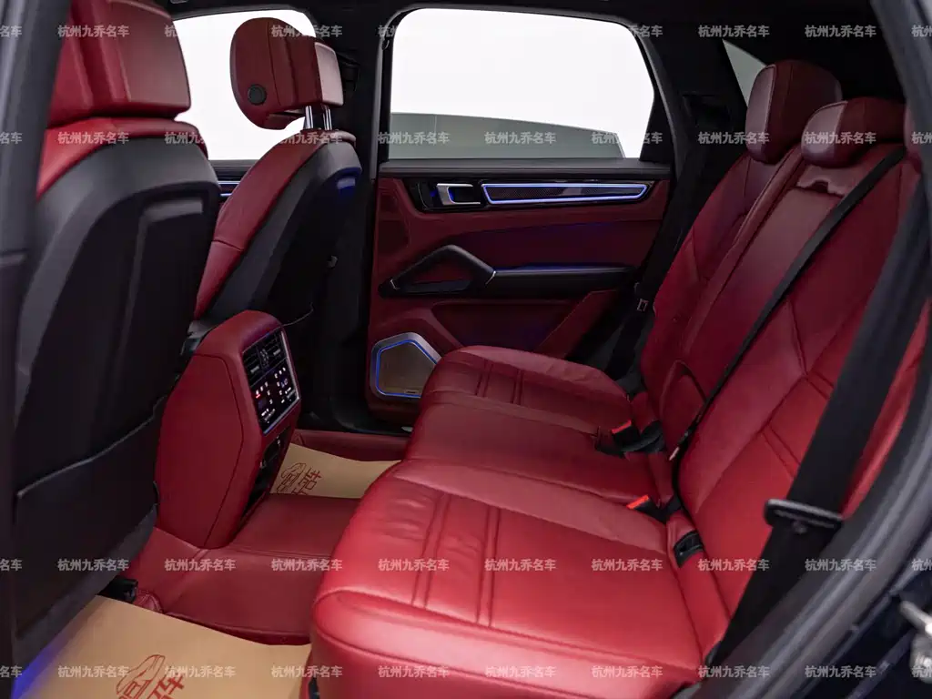 Porsche Cayenne — миниатюра 12