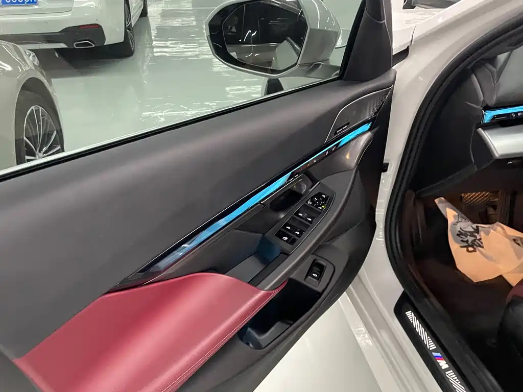 BMW 5 Series — миниатюра 12